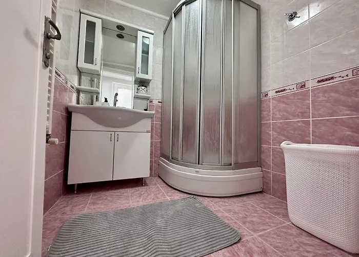 Merkezi Konumda Klimali Aile Dostu Istanboel