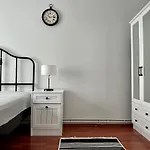 Merkezi Konumda Klimali Aile Dostu Apartment