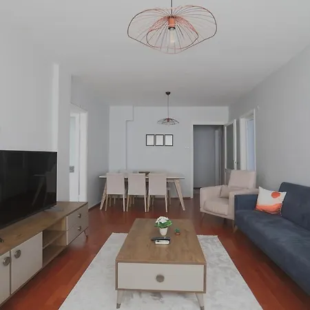 Apartment Merkezi Konumda Klimali Aile Dostu *
