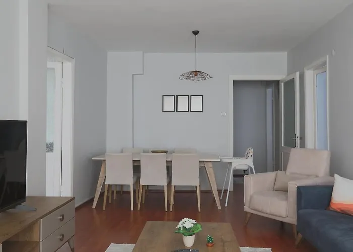 Merkezi Konumda Klimali Aile Dostu Apartmán *