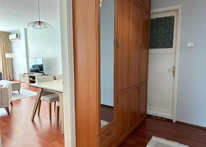 Merkezi Konumda Klimali Aile Dostu Apartmán