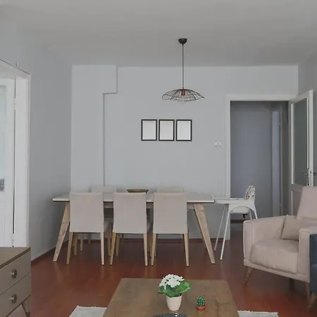 Merkezi Konumda Klimali Aile Dostu Apartamento *